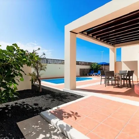 3-bed On Private Complex With Tennis Court Vila