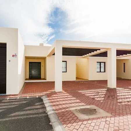 3-bed On Private Complex With Tennis Court Vila Playa Blanca (Lanzarote)