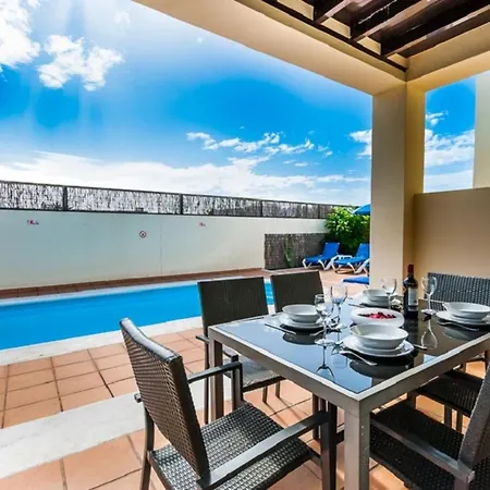 3-bed On Private Complex With Tennis Court וילה