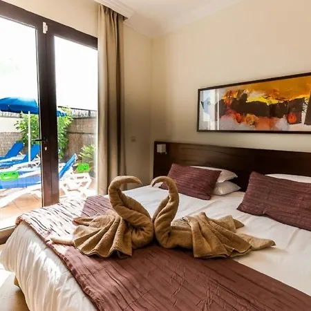 3-bed On Private Complex With Tennis Court فيلة بلايا بلانكا
