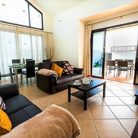 וילה 3-bed On Private Complex With Tennis Court פלאיה בלנקה